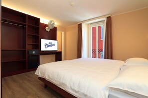 In-room safe, desk, free WiFi, bed sheets - Hotel Elvezia Ascona (Ascona)