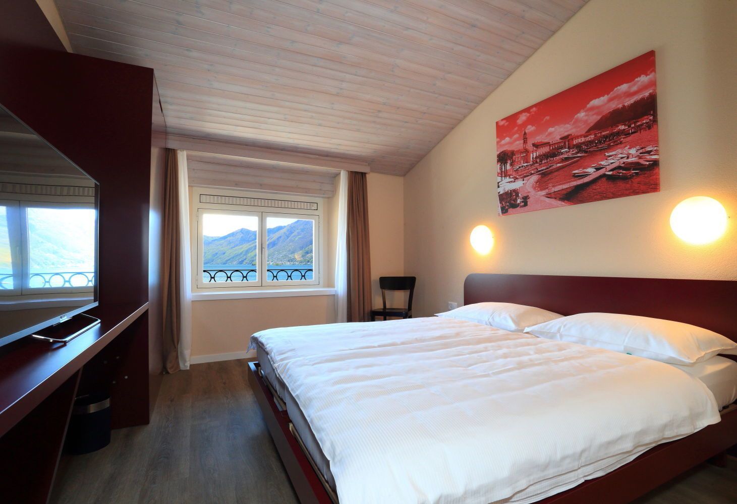 twin room, 1 bedroom, lake view | in-room safe, desk, free wifi, bed sheets