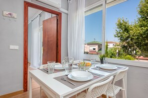 In-room dining - Villa Angelita (Málaga)