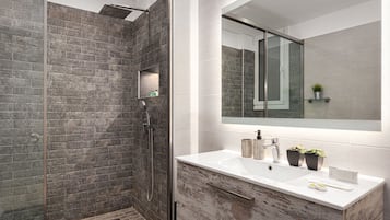 Elite Apartment, 1 Queen Bed with Sofa bed, Balcony | Bathroom | Shower, rainfall showerhead, free toiletries, hair dryer