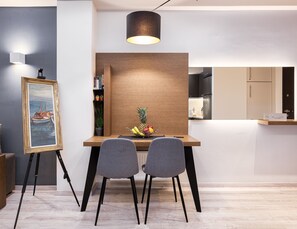 Departamento Elite, 1 cama Queen size y sofá cama, balcón | Comedor