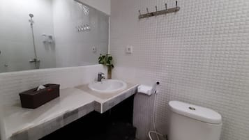 Artículos de tocador gratuitos, bidet, toallas, jabón