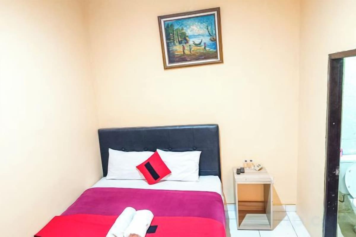 WiFi (free), bed sheets