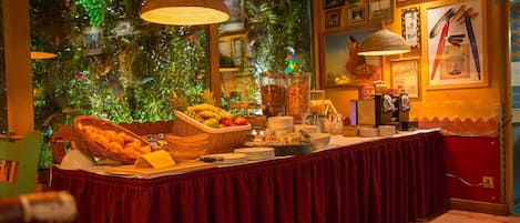 Frukostbuffé varje dag (CHF 25 per person)