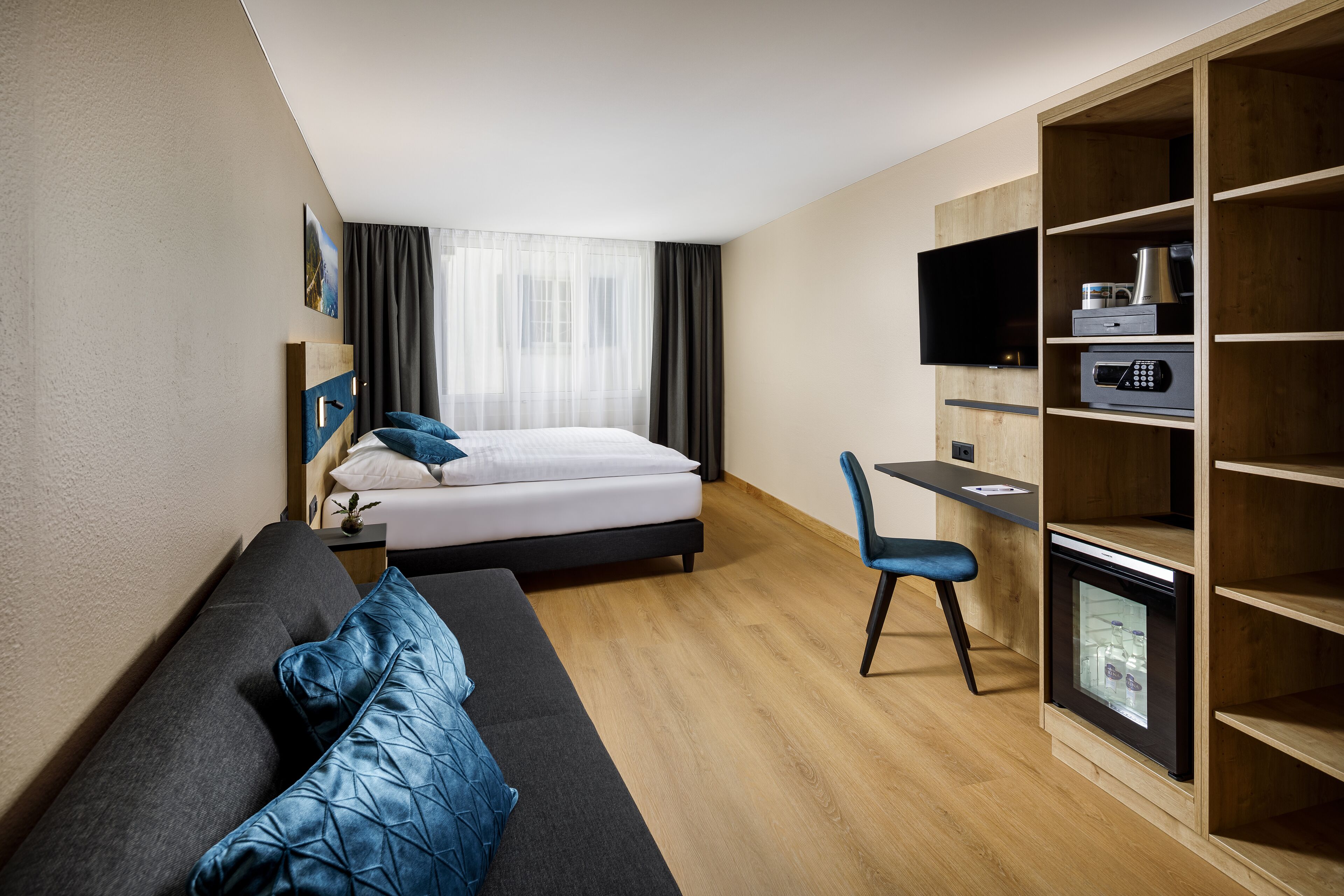 comfort quadruple room | 1 bedroom, minibar, in-room safe, desk