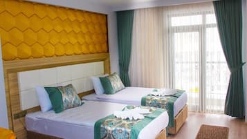 Quarto duplo standard | Frigobar, cofres nos quartos, escrivaninha