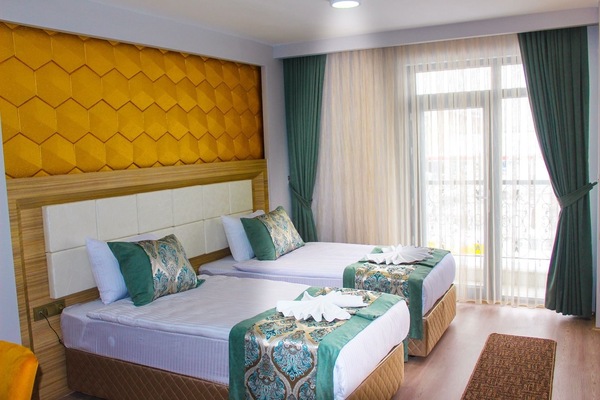 Standard Twin Room | Minibar, in-room safe, desk, iron/ironing board (on request)