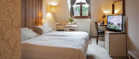 Tweepersoonskamer | Een bureau, een strijkplank/strijkijzer, gratis wifi, beddengoed