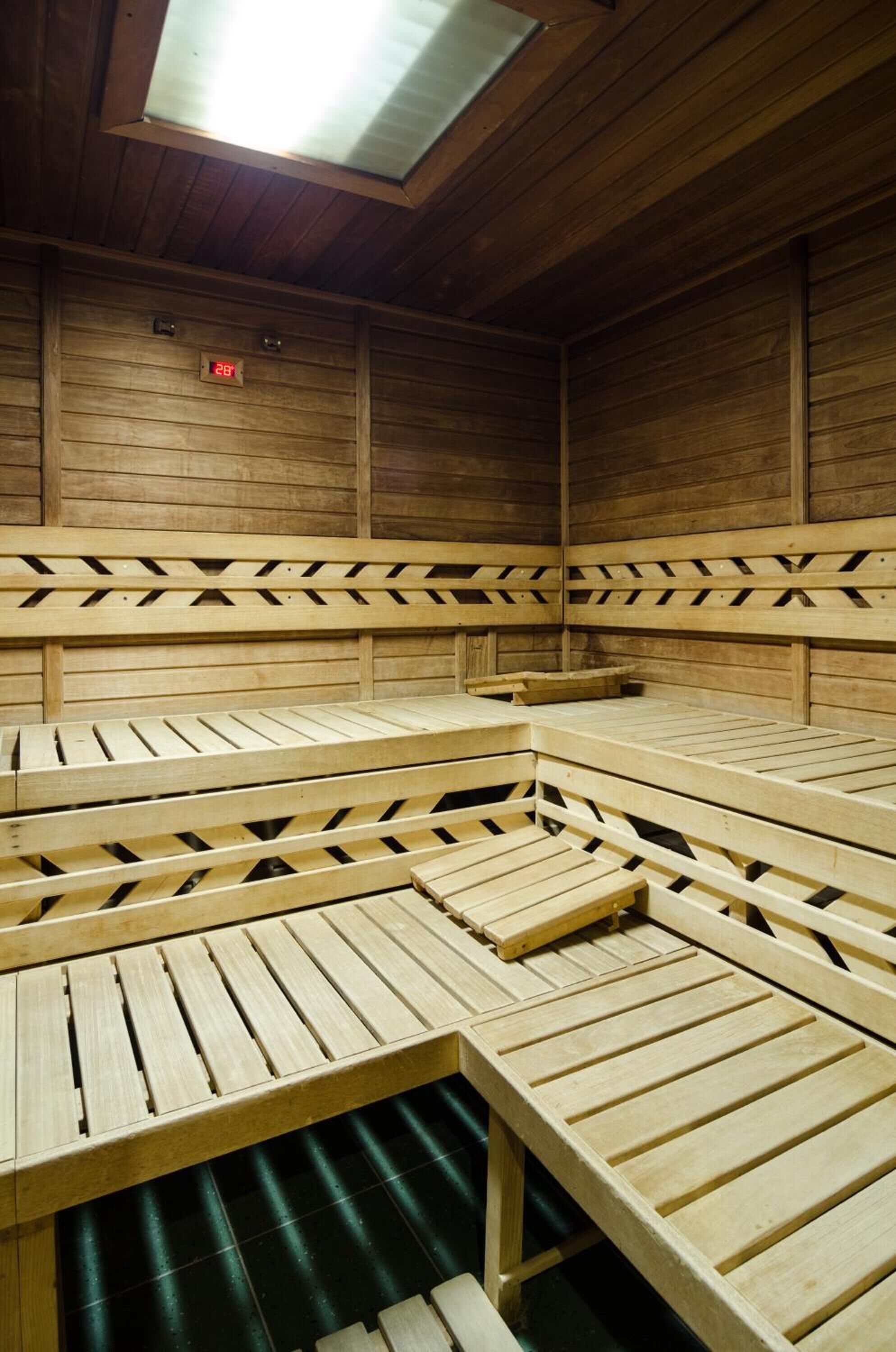 couples treatment room(s), hot tub, body treatments, hydrotherapy