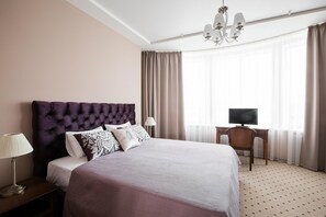 Apartment | Minibar, in-room safe, desk, soundproofing - Minin Hotel (Nizhny Novgorod)