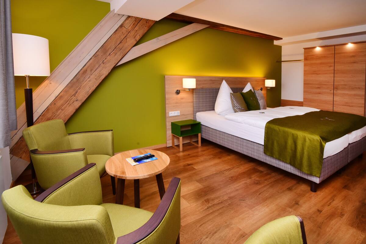 Comfort Double Room | In-room safe, desk, free WiFi, bed sheets