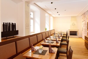 Petit déjeuner buffet servi tous les jours en supplément