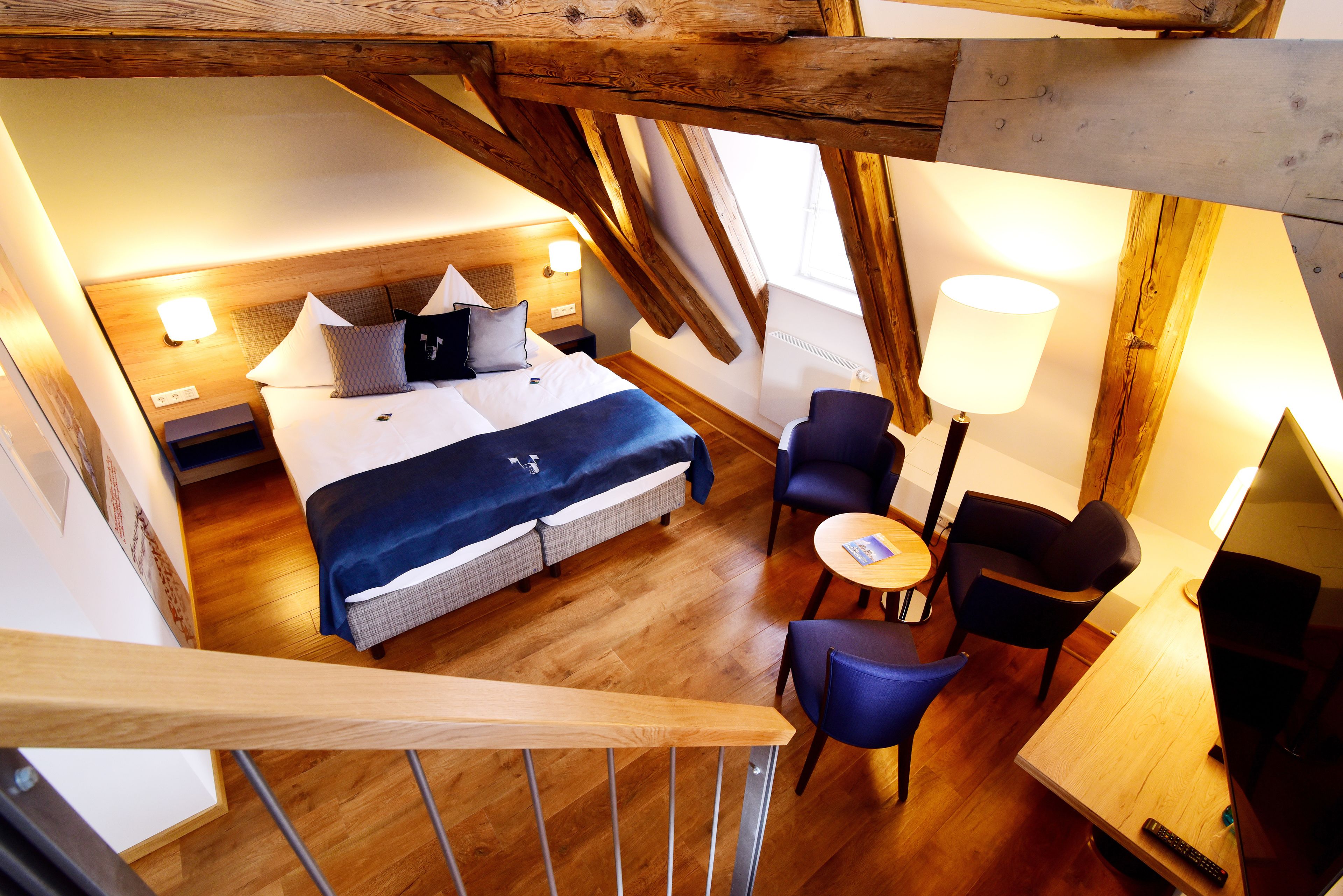 comfort suite | in-room safe, desk, cots/infant beds, rollaway beds