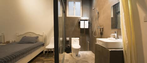 1 bedroom, Egyptian cotton sheets, premium bedding, pillowtop beds