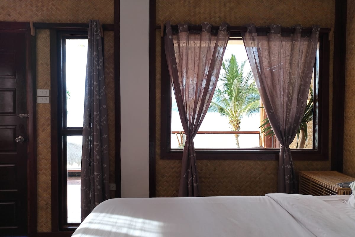 deluxe double room, 1 king bed, pool access, sea view | premium bedding, memory-foam beds, in-room safe, individually furnished