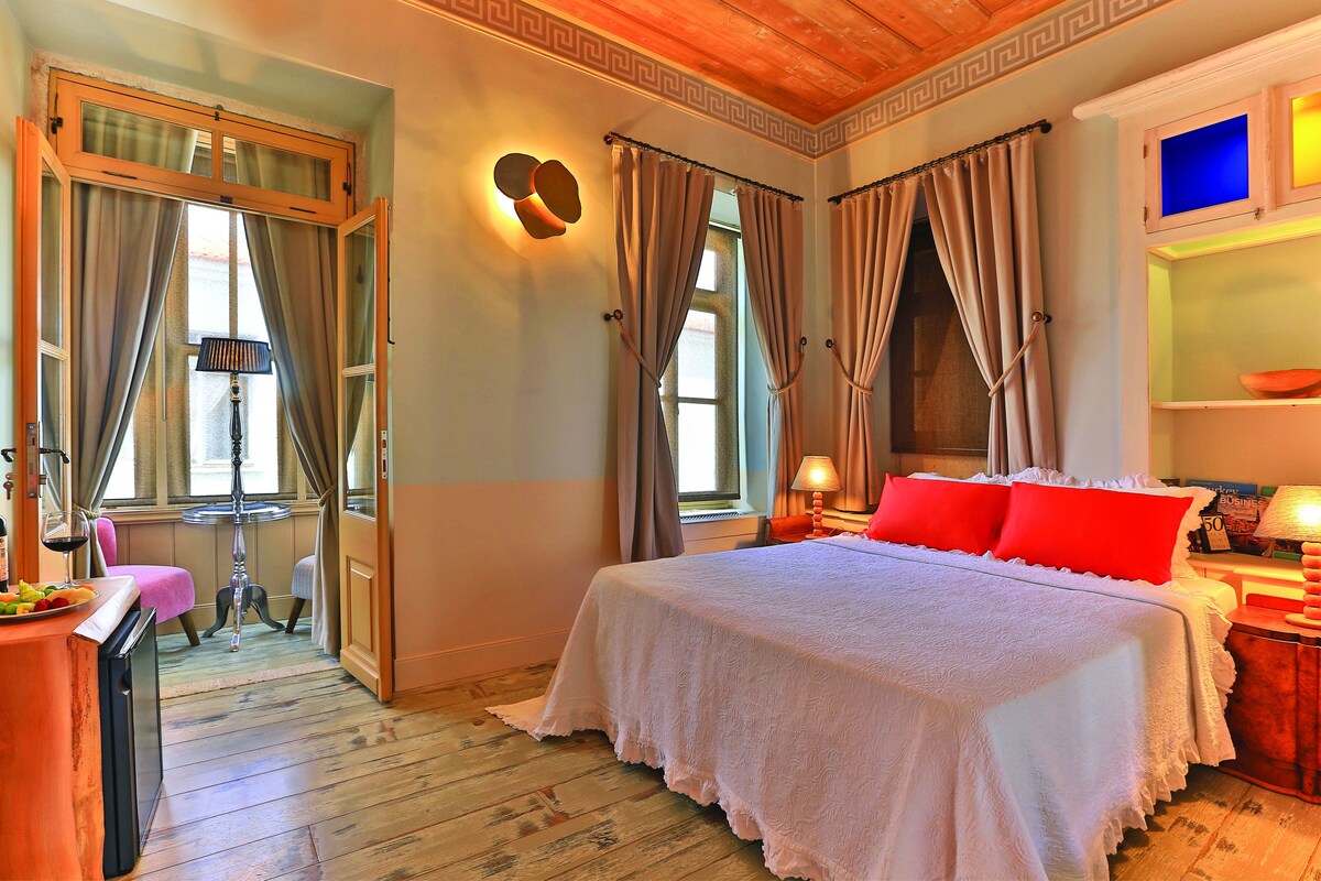 Superior Double Room | Minibar, in-room safe, desk, free cots/infant beds
