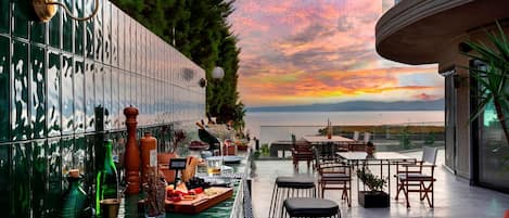 Breakfast, lunch, dinner served; Turkish cuisine