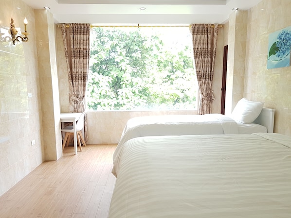 Habitación de luna de miel, vistas a la ciudad | Caja fuerte, escritorio, wifi gratis y ropa de cama
