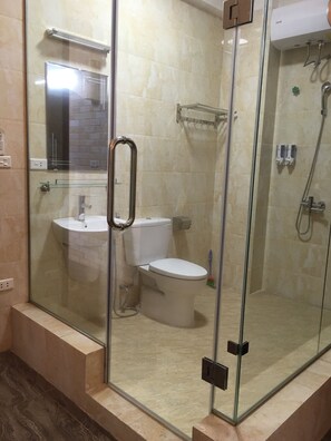 In-room safe, desk, free WiFi, bed sheets - TU House (Hanoi)