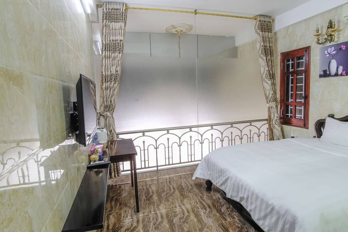 Superior Room | In-room safe, desk, free WiFi, bed sheets