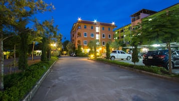 Façade de lâhĂ©bergement - soirĂ©e/nuit