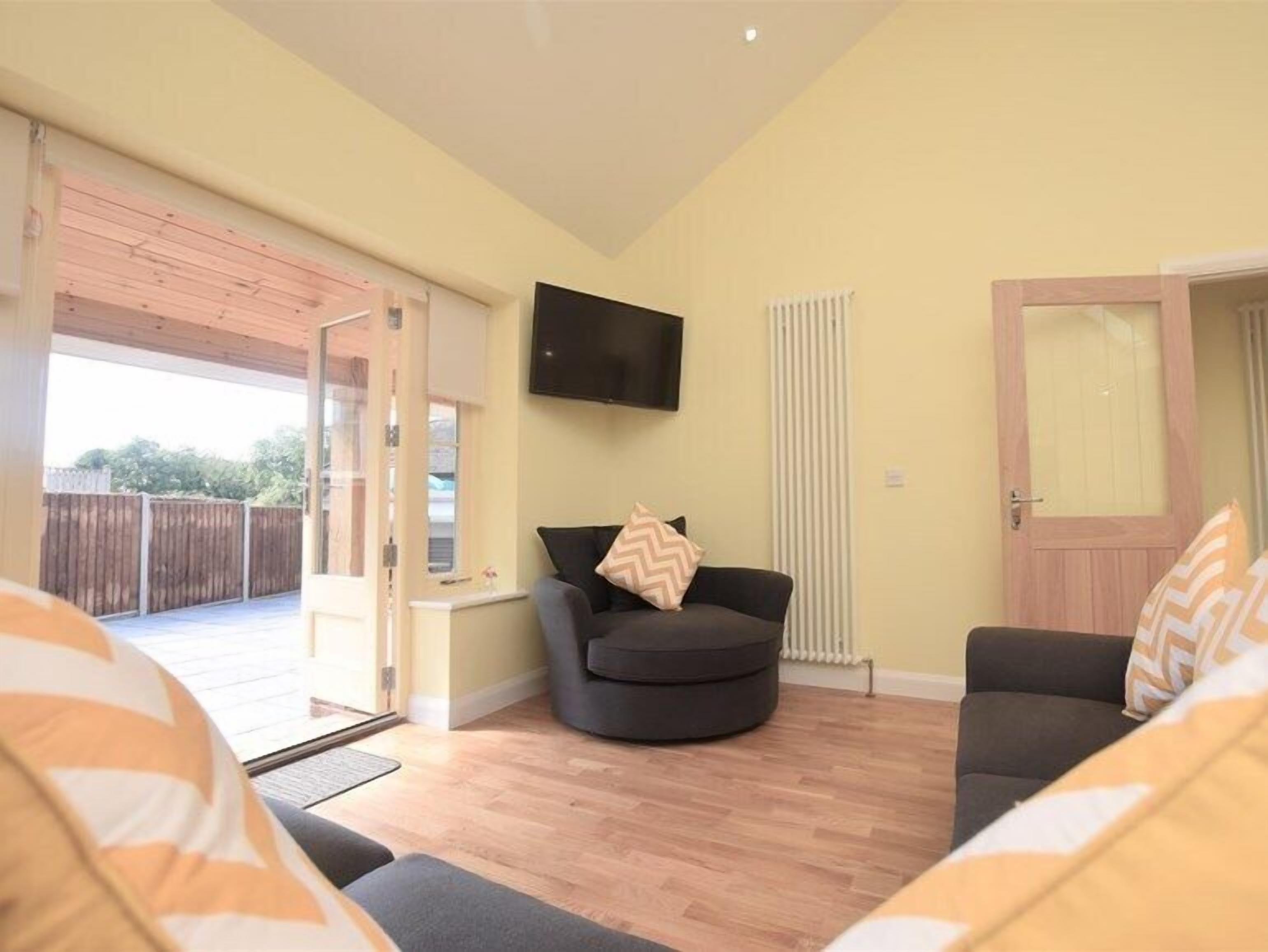 Soundproofing, iron/ironing board (on request), free WiFi, bed sheets