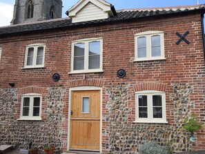 Soundproofing, iron/ironing board, free WiFi, bed sheets - The White Lady (North Walsham)