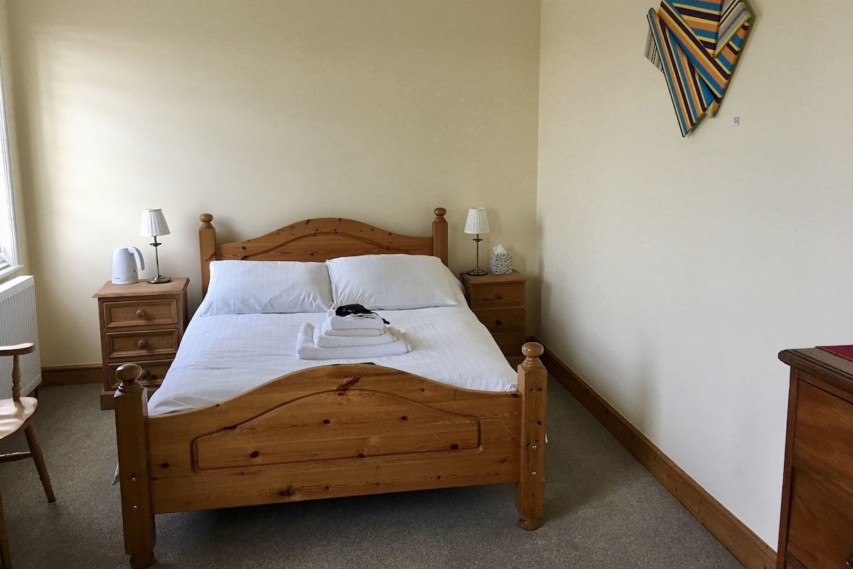 Double Room (Festival) | Soundproofing, iron/ironing board (on request), WiFi (free), bed sheets