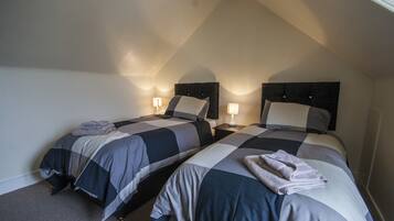 Apartment, 3 Bedrooms | 3 bedrooms, premium bedding, individually decorated