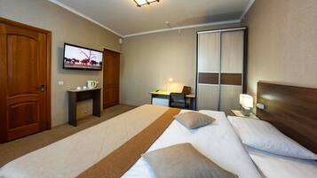 Superior Double Room | In-room dining