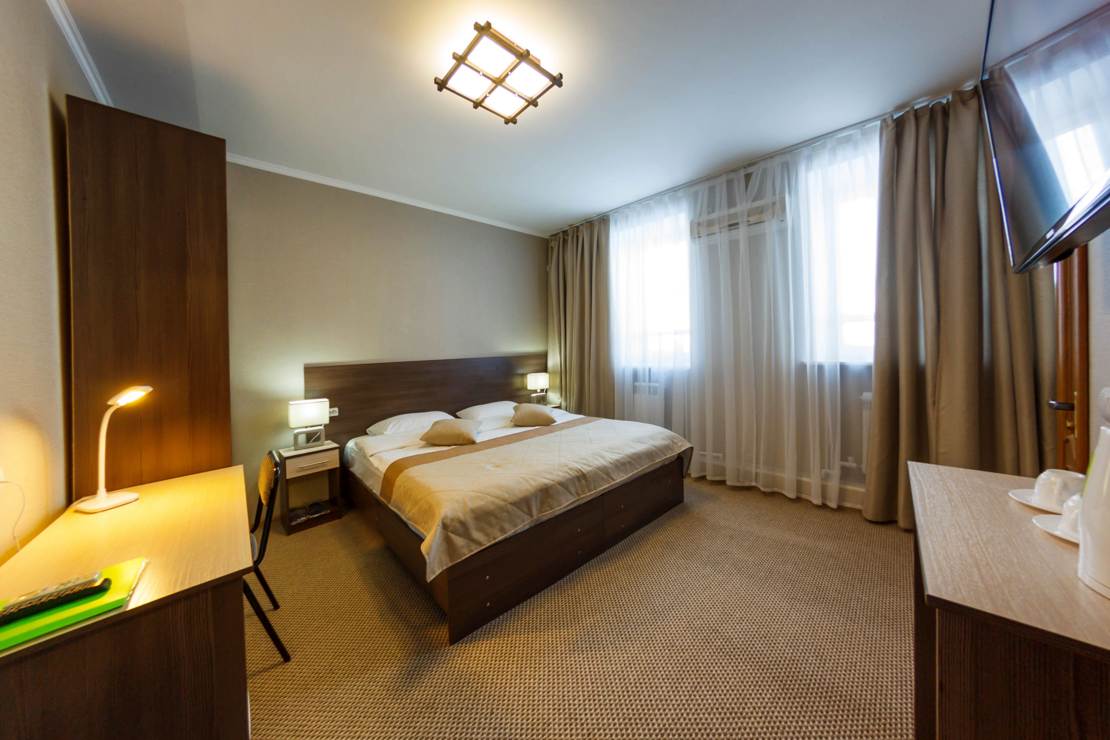 Desk, rollaway beds, free WiFi