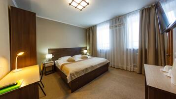 Desk, rollaway beds, free WiFi