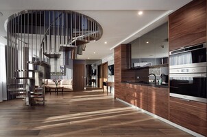 Panoramic Penthouse, Terrace (Luxury) | Dapur peribadi | Peti sejuk, ketuhar gelombang mikro, ketuhar, dapur 