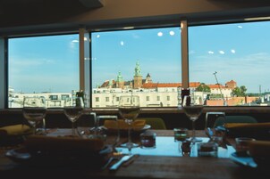 Deluxe Apartment, 2 Bedrooms (Modern) | Pemandangan dari bilik