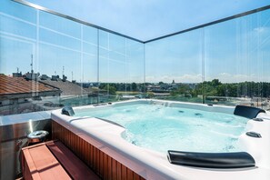 Panoramic Penthouse, Terrace (Luxury) | Jetted bathtub - Aparthotel Best Views Luxury (Kraków)