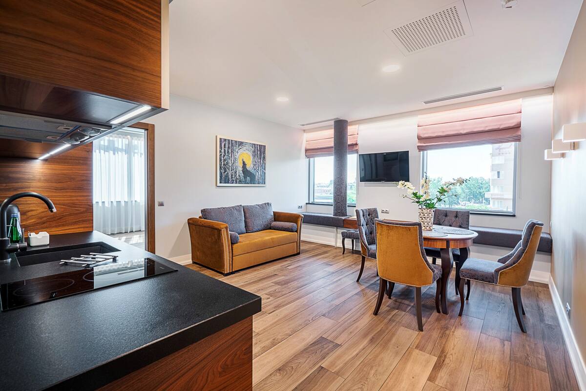 Luxury Grand Lux with River View | Living area | 42-inch flat-screen TV with cable channels, TV