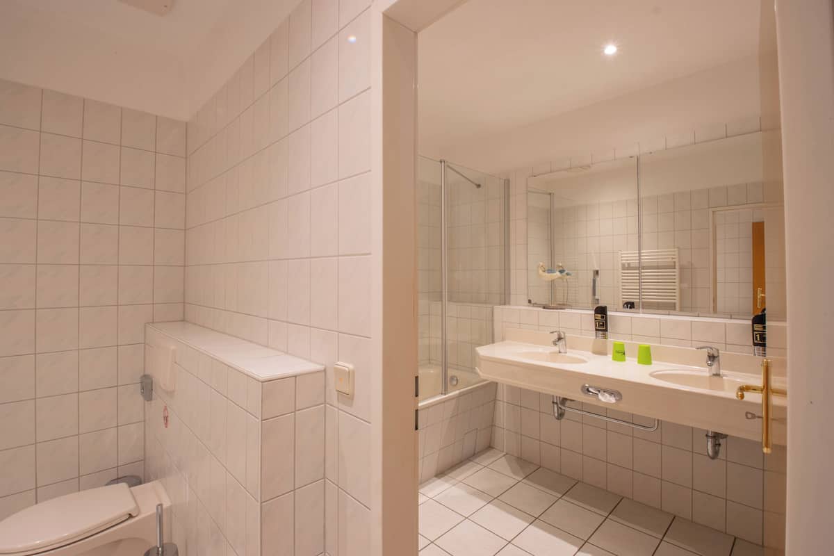 junior double room | bathroom | free toiletries, hair dryer, towels