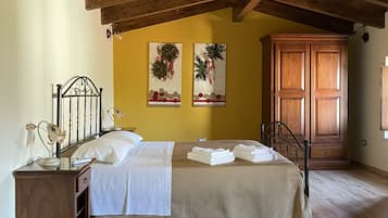 1 habitación, ropa de cama de alta calidad y escritorio