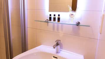 Dusche im Bad
