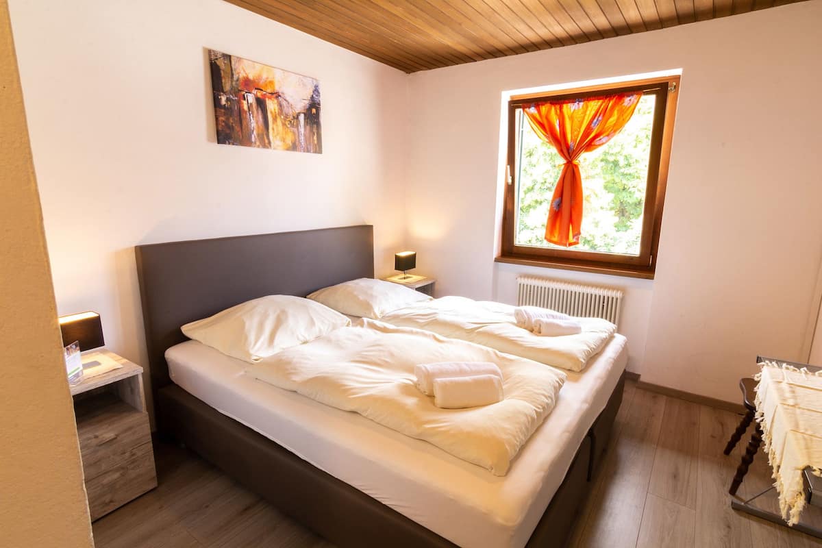 Deluxe Double Room | Desk, free WiFi, bed sheets