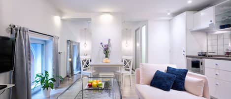 Design Studio, Mezzanine | Living area | Flat-screen TV