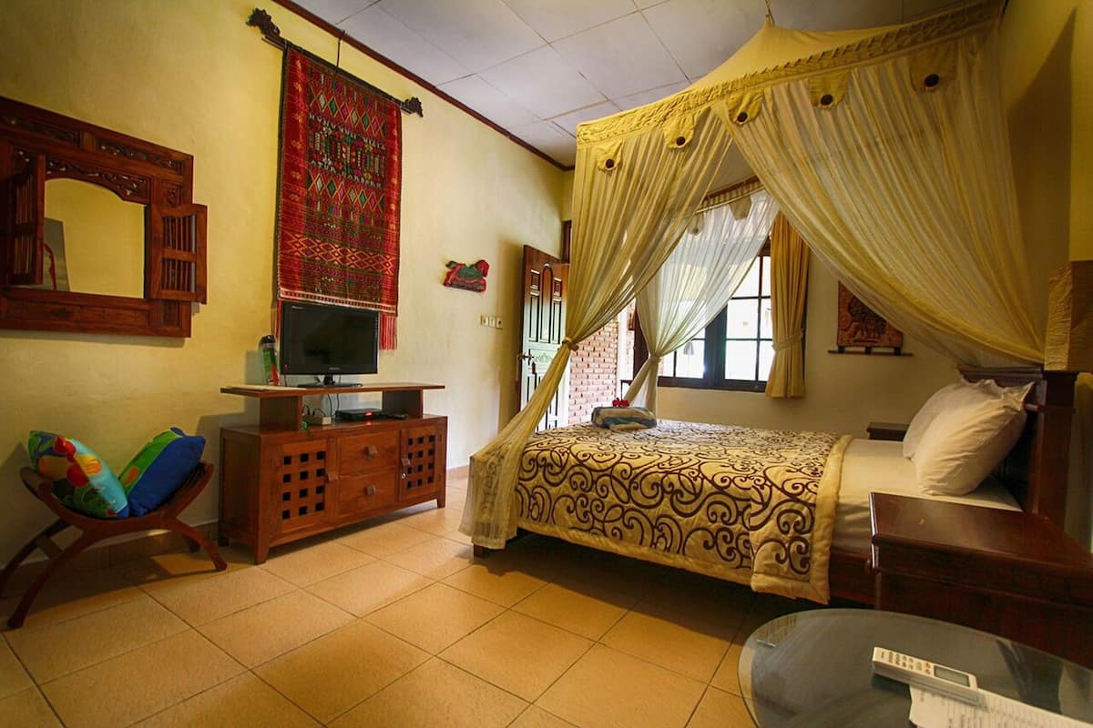 room 3 | minibar, in-room safe, free wifi, bed sheets