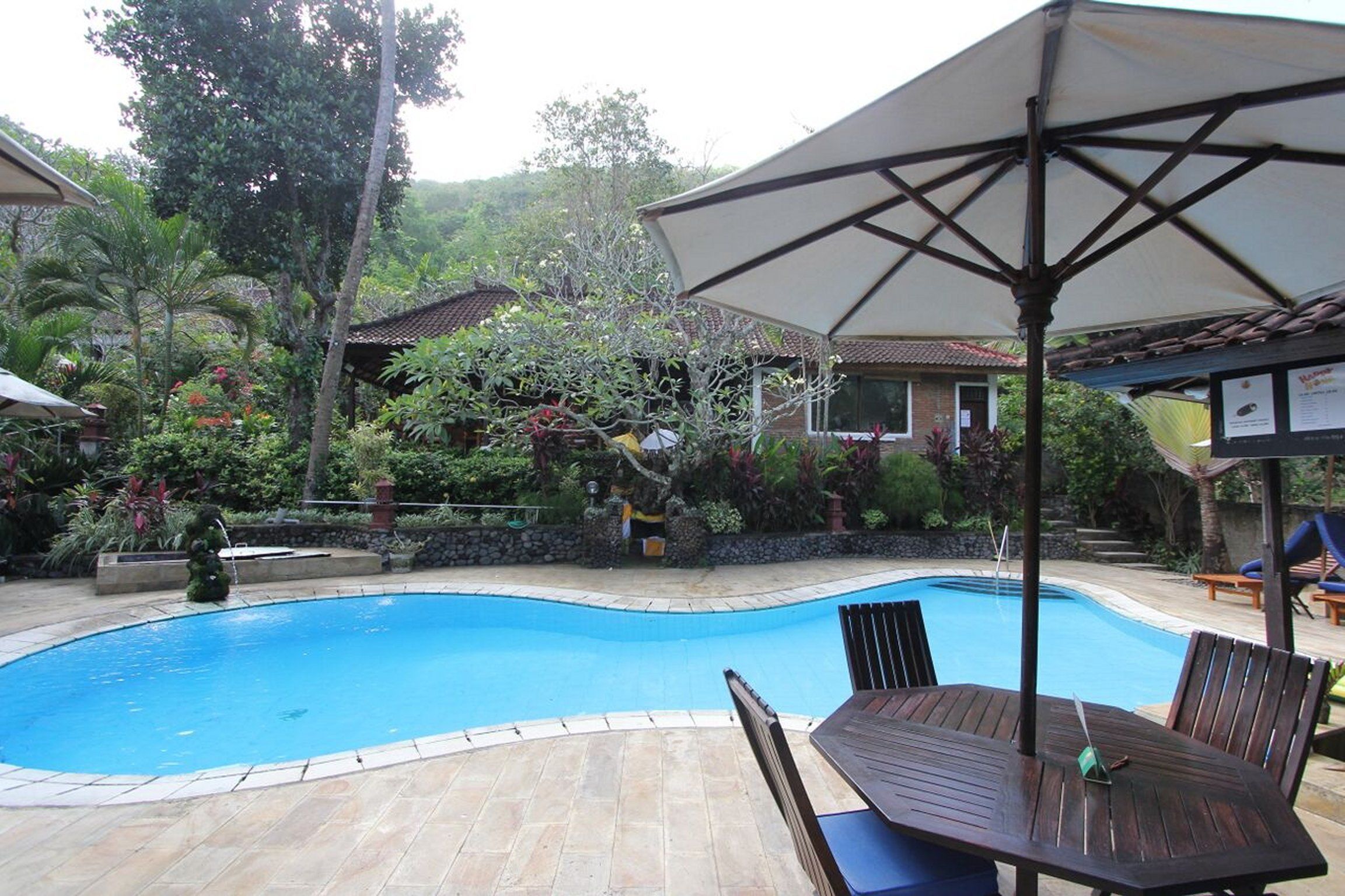 outdoor pool, pool loungers