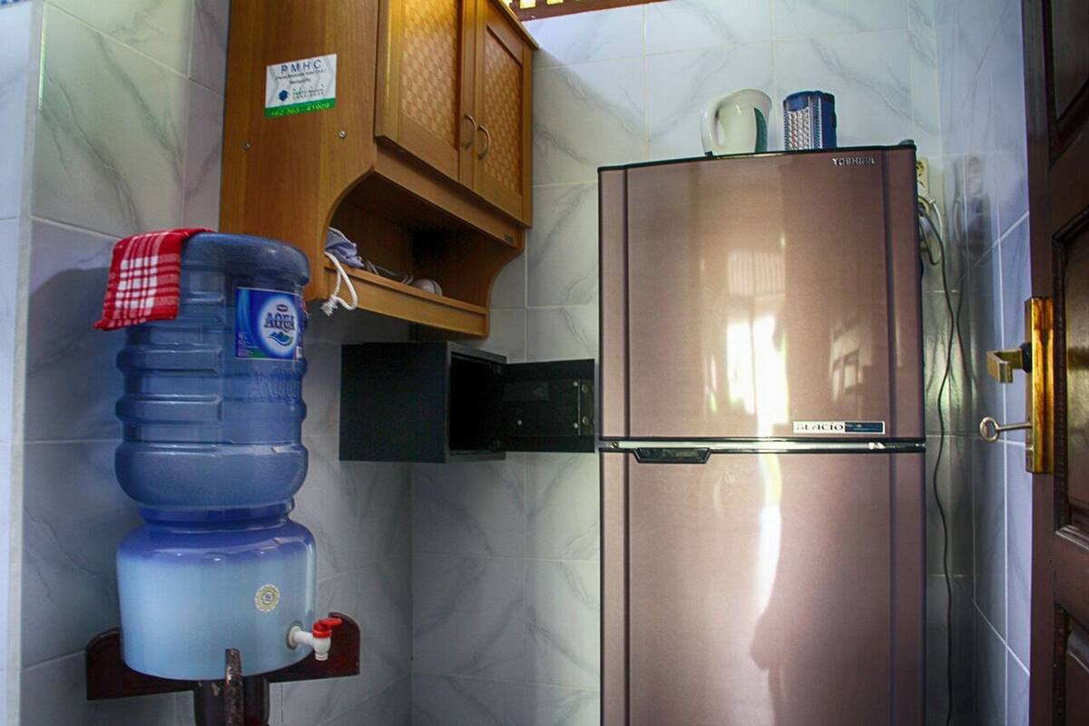 room 6 | private kitchenette | fridge, electric kettle