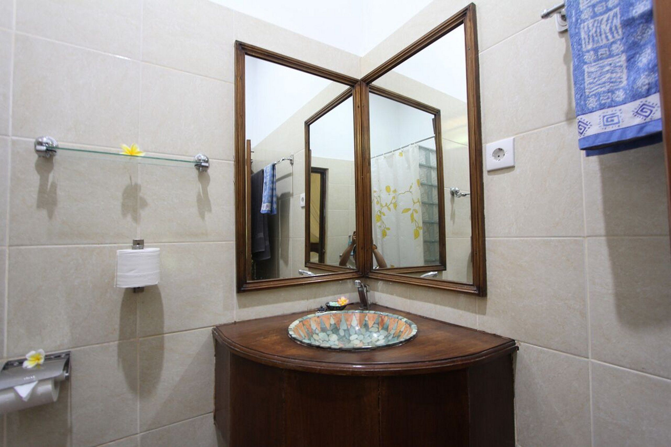 bungalow | bathroom sink