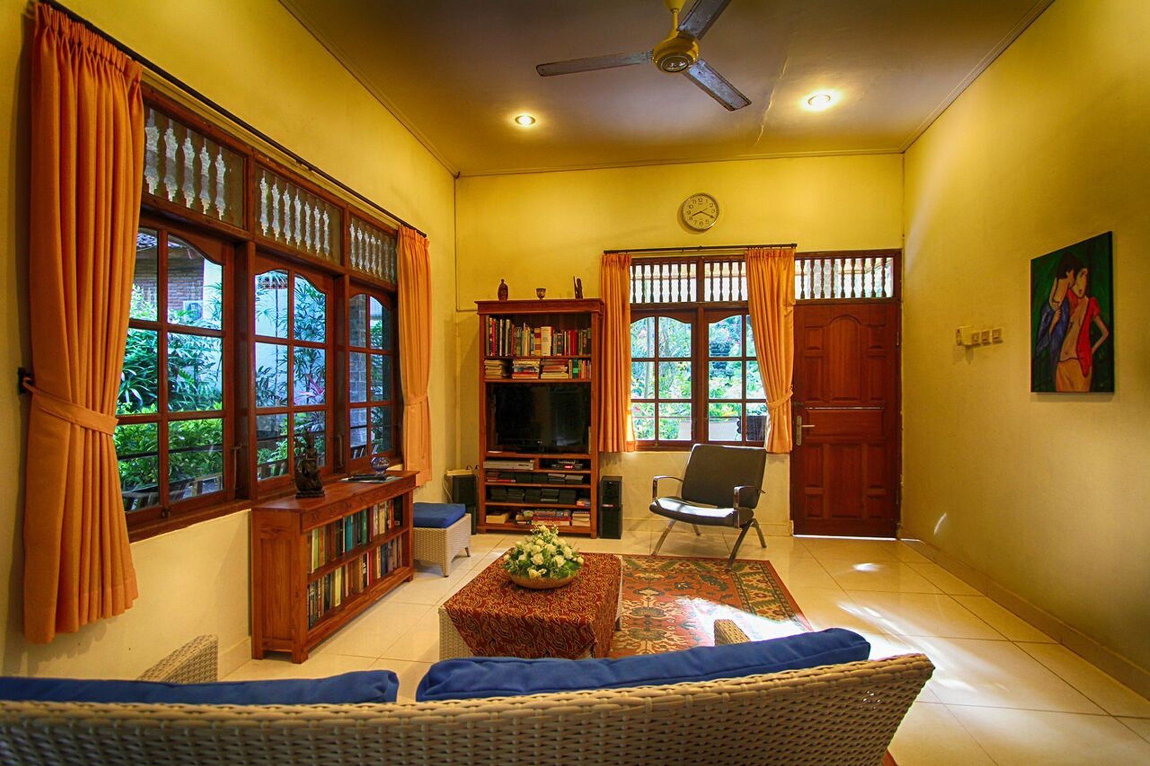 bungalow 8 | minibar, in-room safe, free wifi, bed sheets