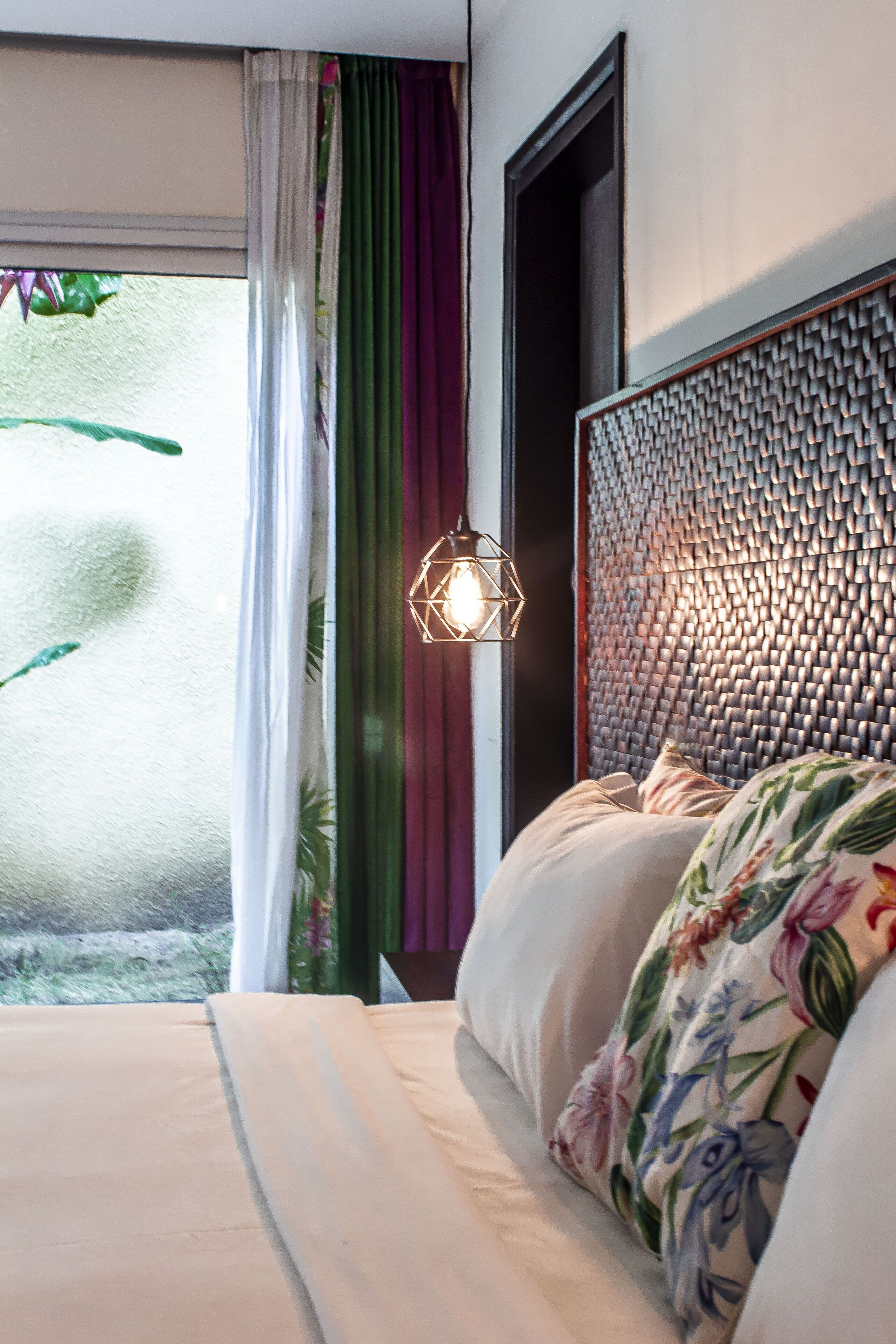 Suite | Minibar, individually decorated, desk, laptop workspace