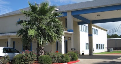 Scottish Inn and Suites