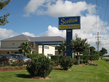 Scottish Inn and Suites