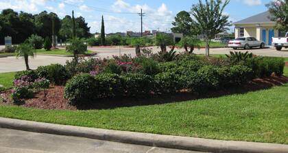 Scottish Inn and Suites